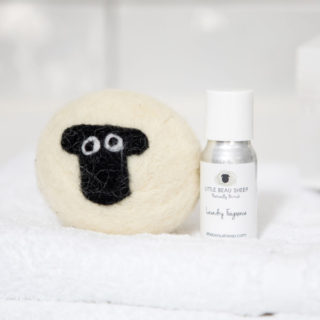 Suffolk sheep wool laundry dryer ball and laundry oil fragrance set