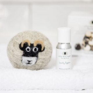Swaledale sheep wool laundry dryer ball and laundry oil fragrance set