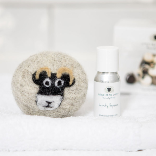 Swaledale sheep wool laundry dryer ball and laundry oil fragrance set