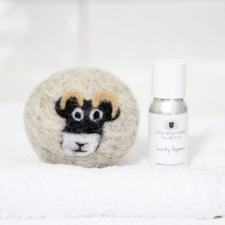Swaledale sheep wool laundry dryer ball and laundry oil fragrance set