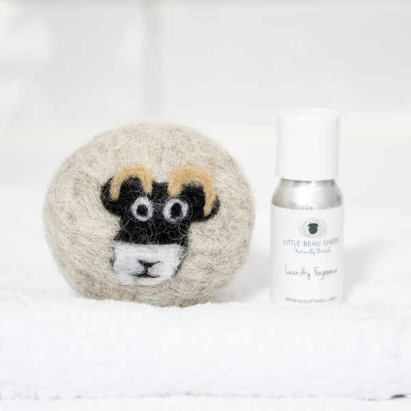 Swaledale sheep wool laundry dryer ball and laundry oil fragrance set