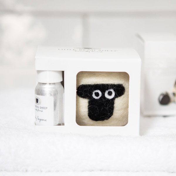 Suffolk sheep wool laundry dryer ball and laundry oil fragrance set